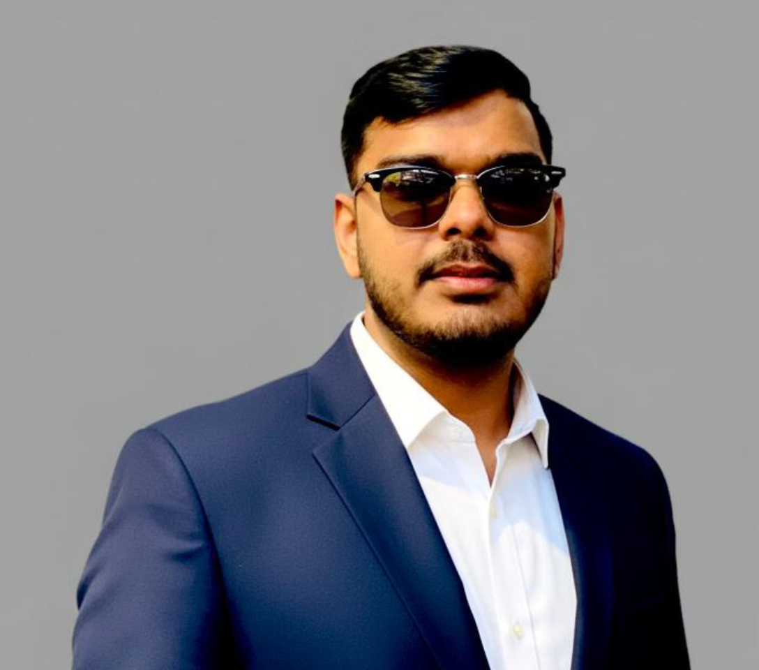 https://lingua-luxe.com/wp-content/uploads/2025/11/Emilio.png